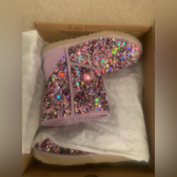 Pink/purple Sequin Uggs Kids Classic II size 6. Great Condition! Original Box! - Picture 2 of 2